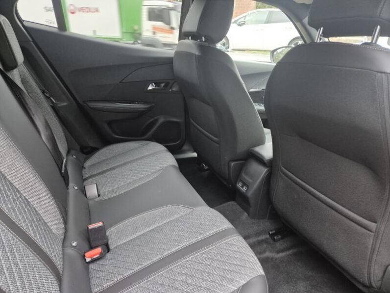 
								Peugeot 2008 ALLURE full									