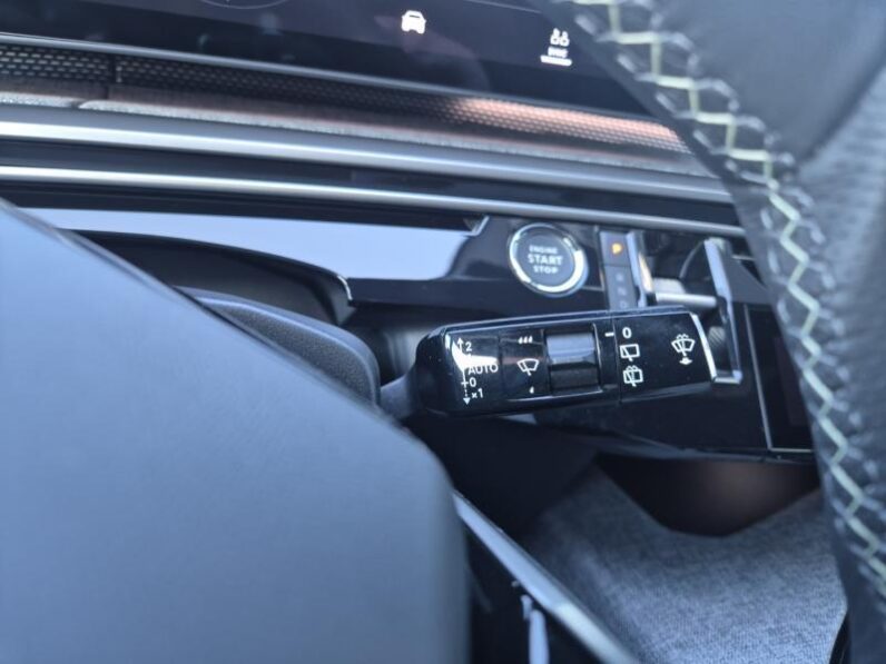 
								Peugeot 5008 GT full									