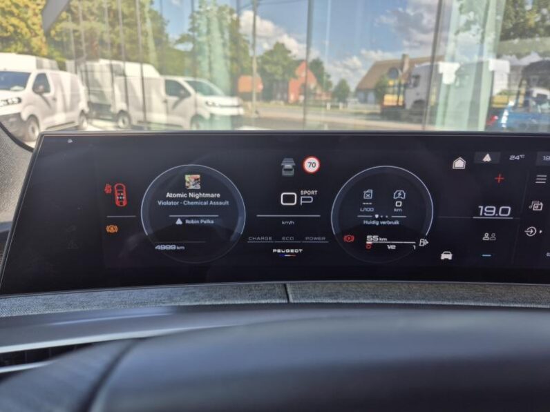 
								Peugeot 3008 GT full									