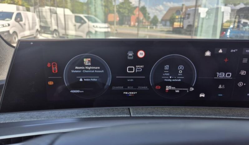 
								Peugeot 3008 GT full									