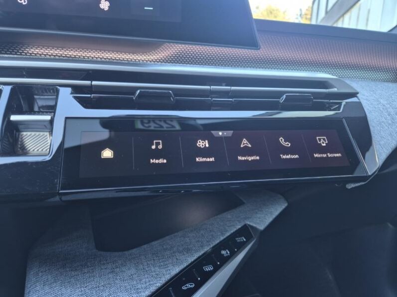
								Peugeot 5008 GT full									