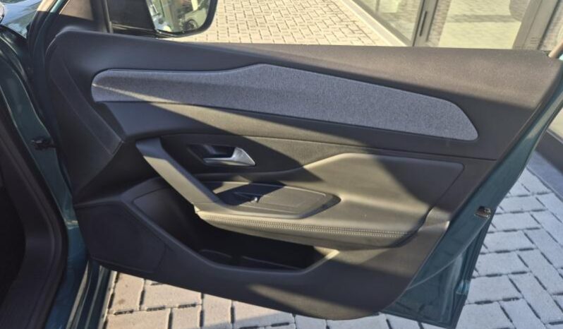 
								Peugeot 308 ALLURE full									