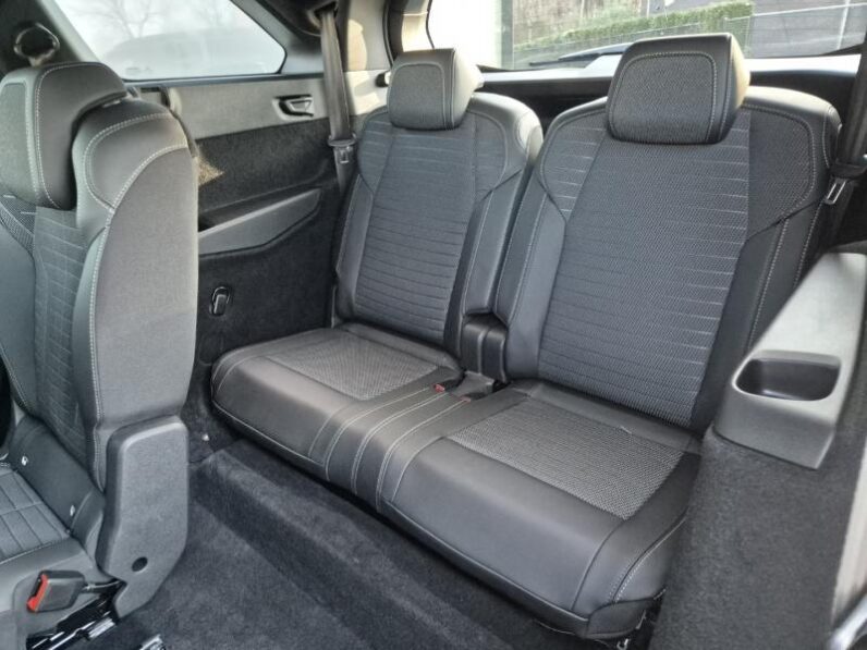 
								Peugeot 5008 GT full									