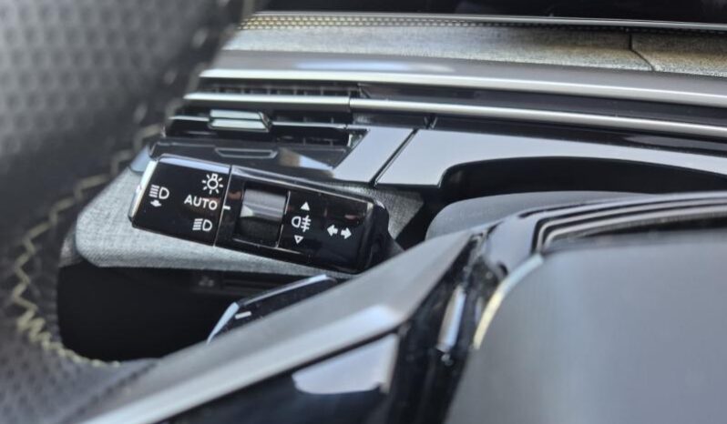 
								Peugeot 3008 GT full									
