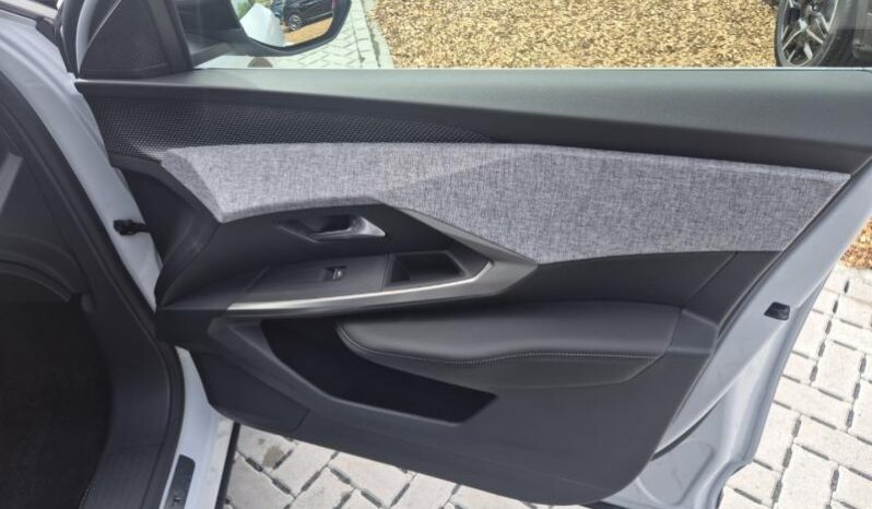 
								Peugeot 3008 GT full									