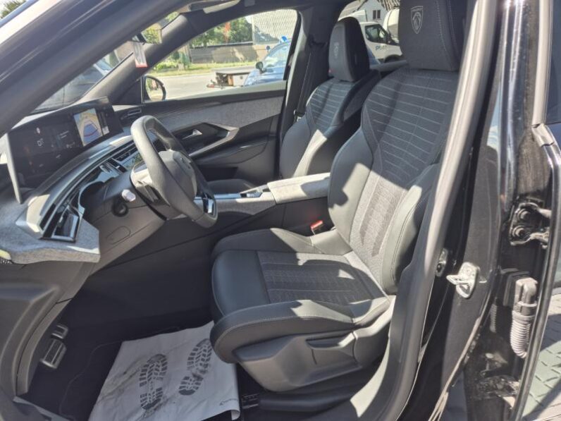 
								Peugeot 3008 GT full									