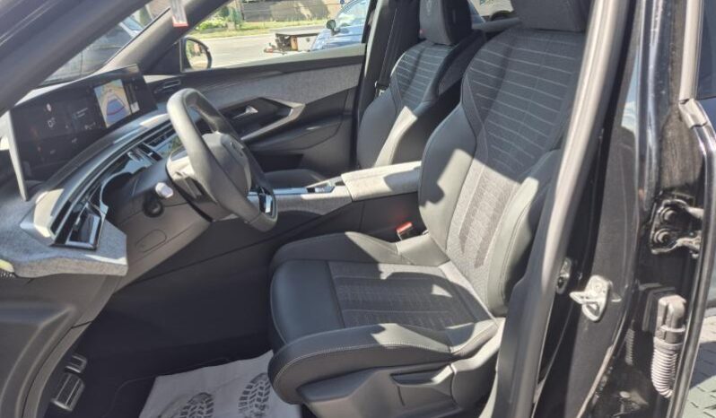 
								Peugeot 3008 GT full									