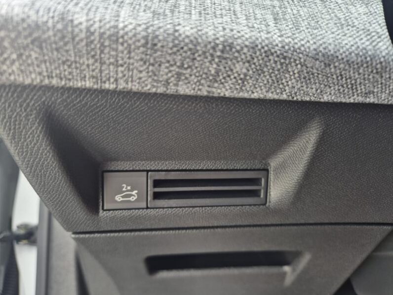 
								Peugeot 3008 GT full									
