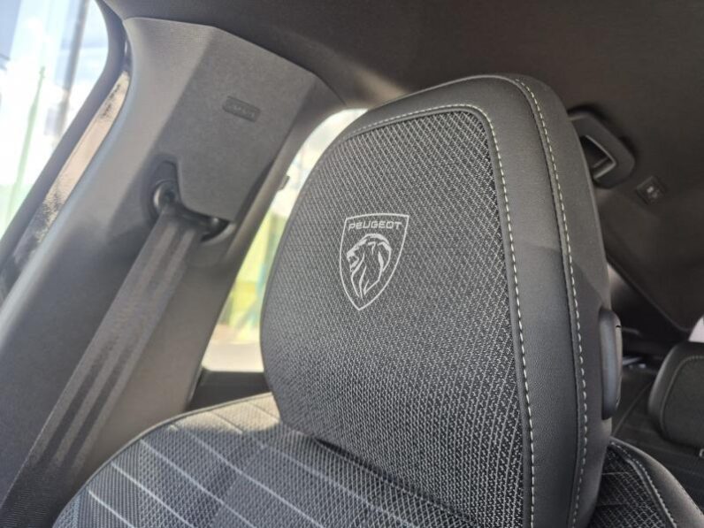 
								Peugeot 3008 GT full									