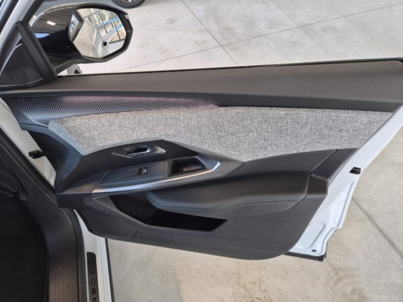 
								Peugeot 5008 GT full									