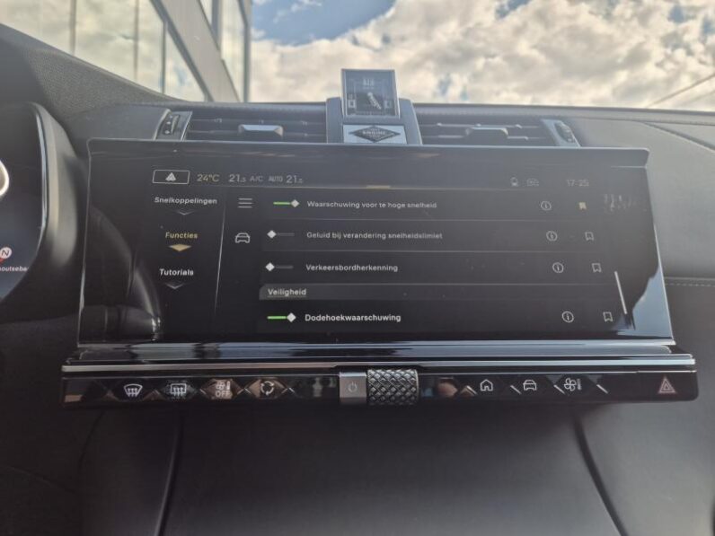 
								DS Automobiles DS 7 Crossback RIVOLI 300 PK full									