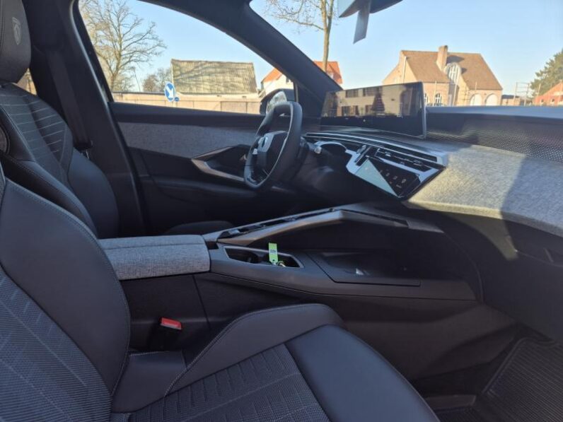 
								Peugeot 5008 GT full									