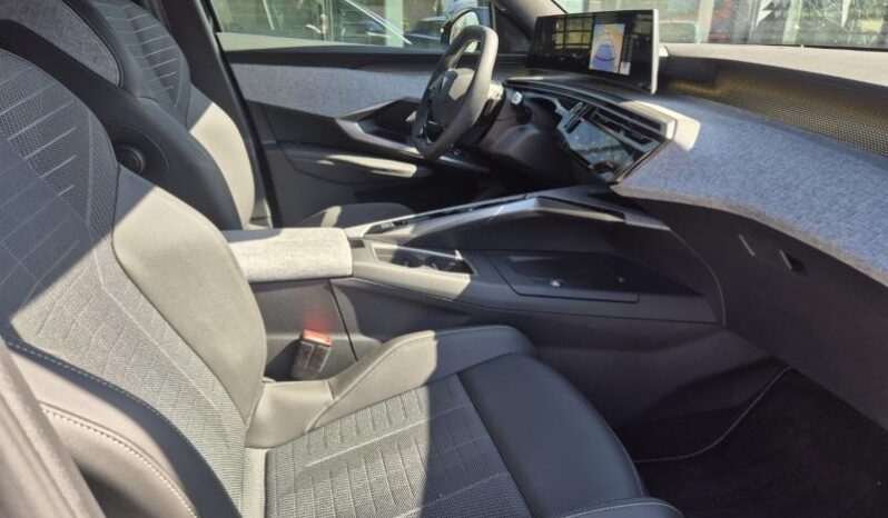
								Peugeot 3008 GT full									