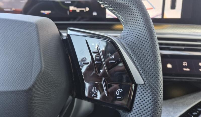 
								Peugeot 3008 GT full									