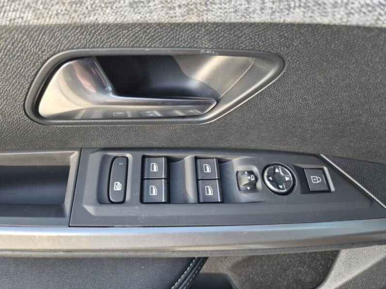 
								Peugeot 5008 GT full									
