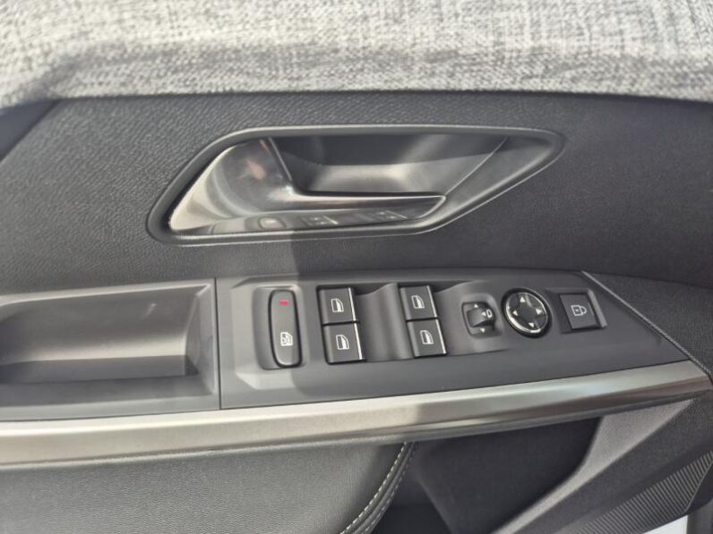 
								Peugeot 3008 GT full									