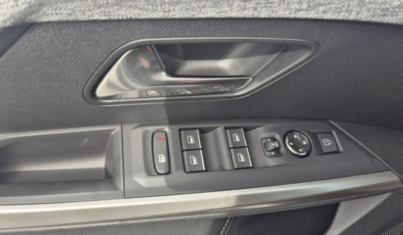 
								Peugeot 3008 GT full									