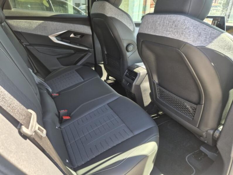 
								Peugeot 3008 GT full									