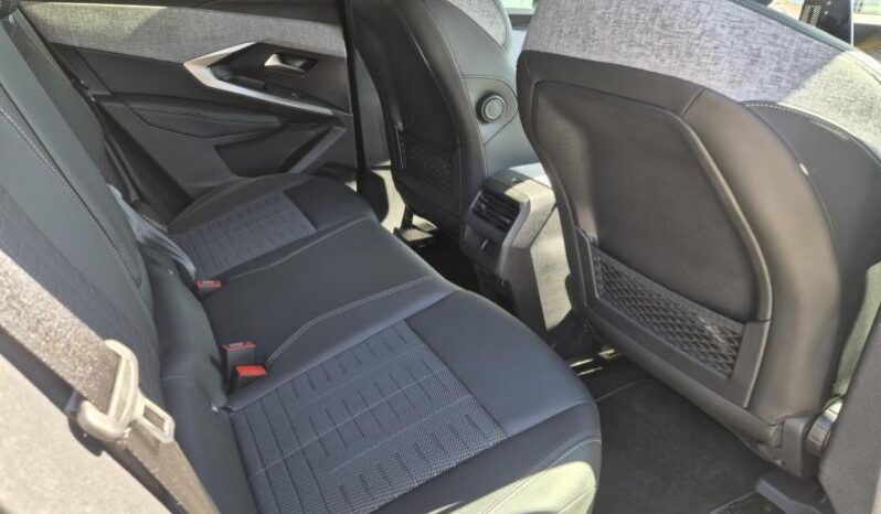 
								Peugeot 3008 GT full									