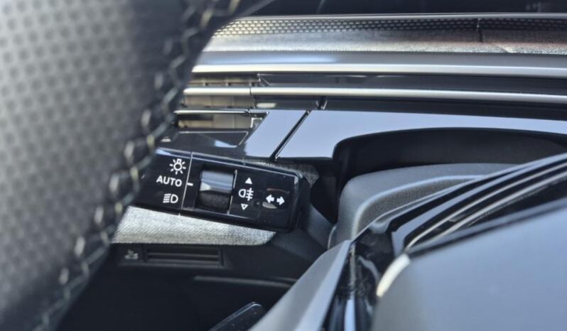 
								Peugeot 5008 GT full									