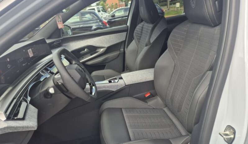 
								Peugeot 3008 GT full									