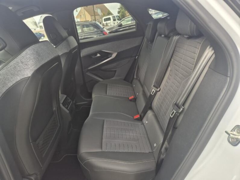 
								Peugeot 3008 GT full									