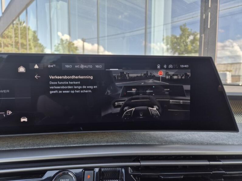 
								Peugeot 3008 GT full									