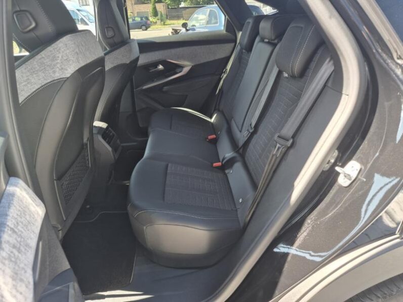 
								Peugeot 3008 GT full									