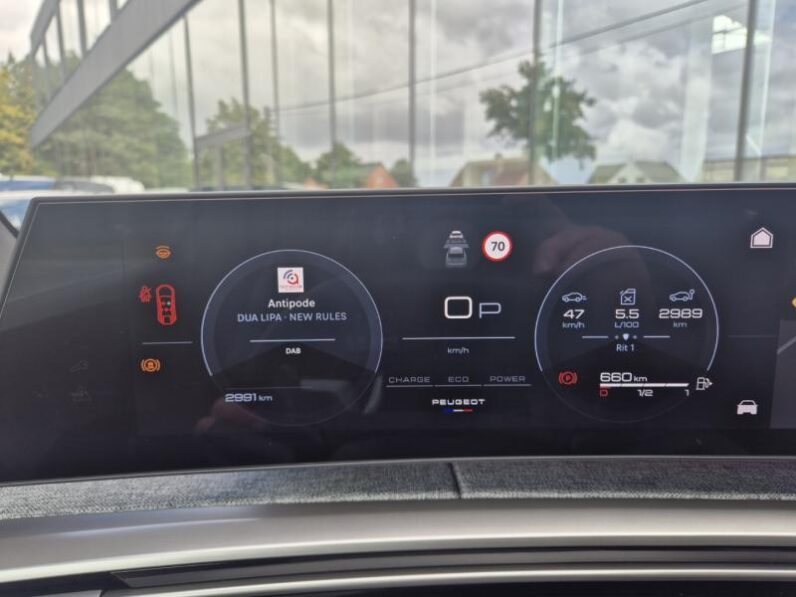 
								Peugeot 3008 GT full									