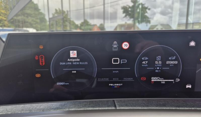 
								Peugeot 3008 GT full									