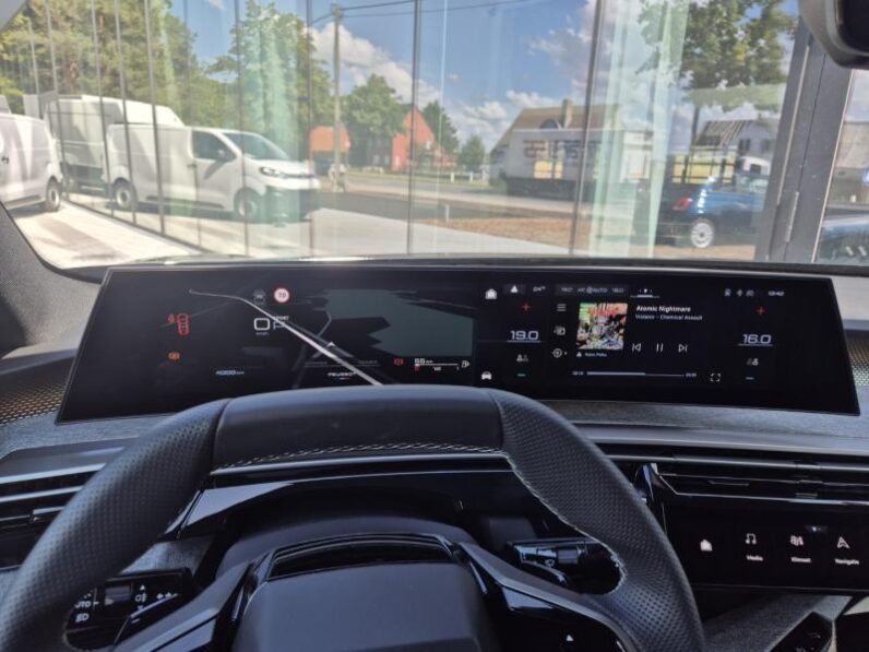 
								Peugeot 3008 GT full									