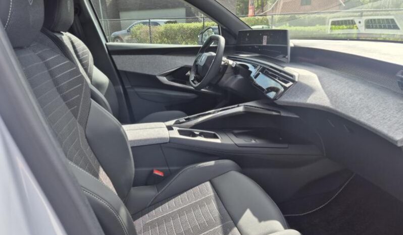 
								Peugeot 3008 GT full									