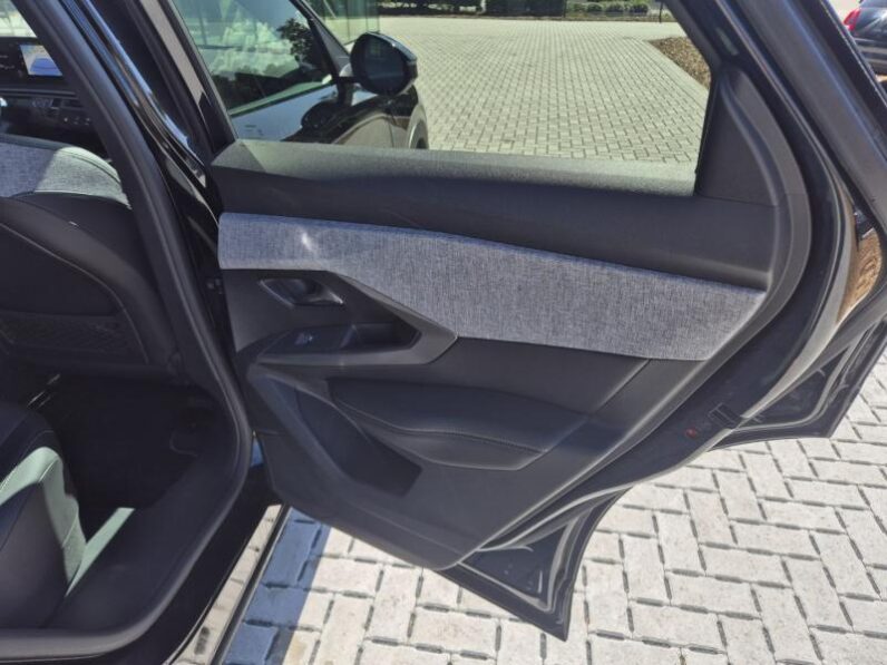 
								Peugeot 3008 GT full									