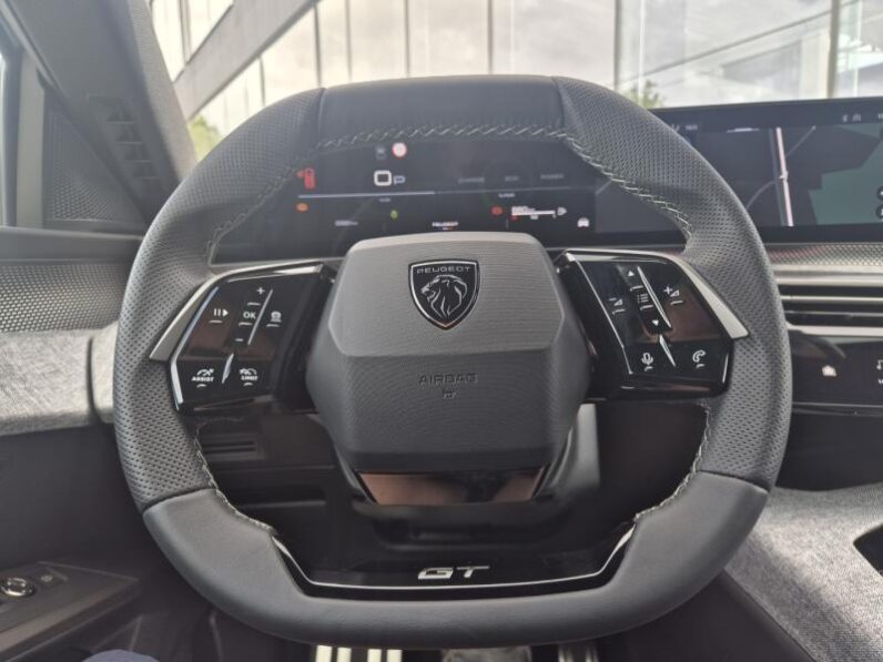
								Peugeot 3008 GT full									