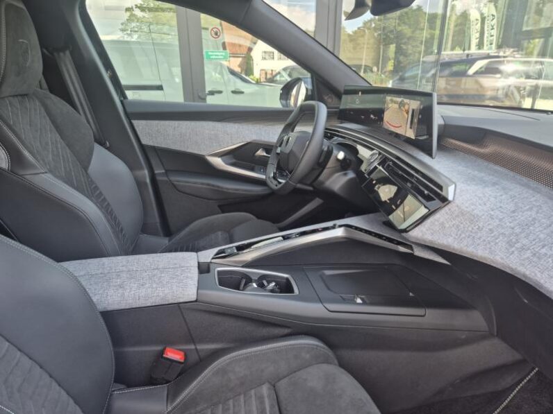 
								Peugeot 5008 full									