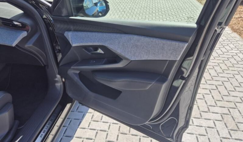 
								Peugeot 3008 GT full									