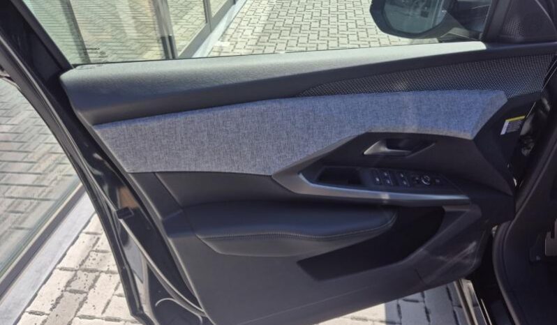 
								Peugeot 3008 GT full									
