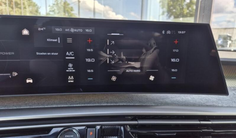 
								Peugeot 3008 GT full									