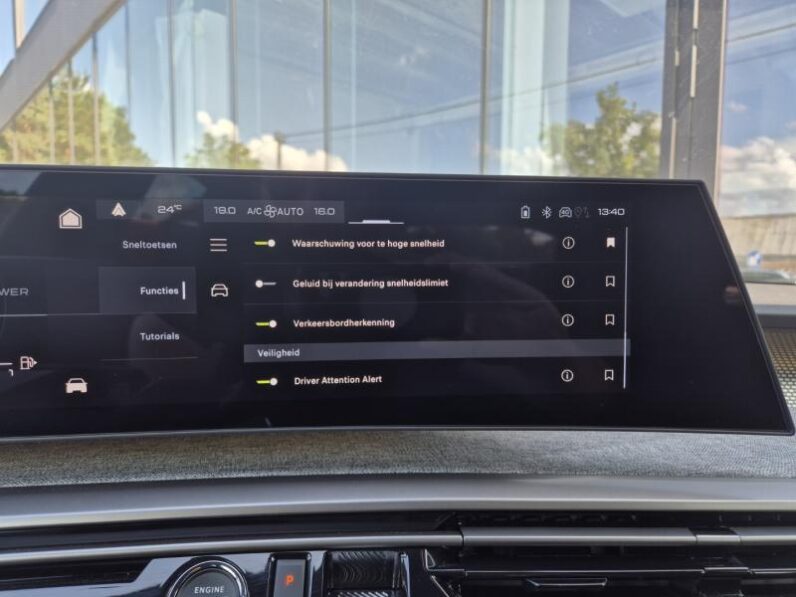 
								Peugeot 3008 GT full									
