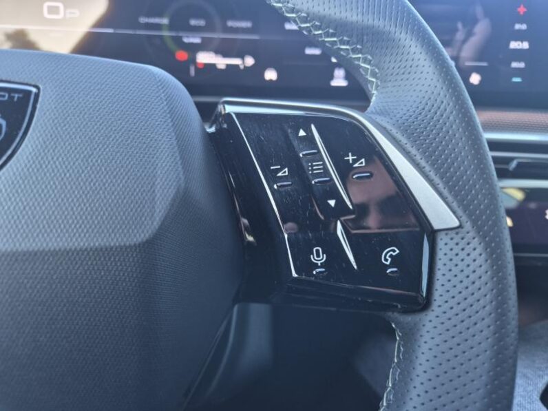 
								Peugeot 5008 GT full									