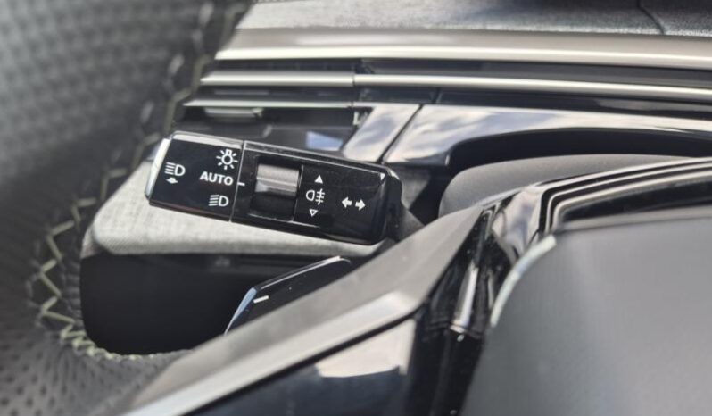 
								Peugeot 3008 GT full									