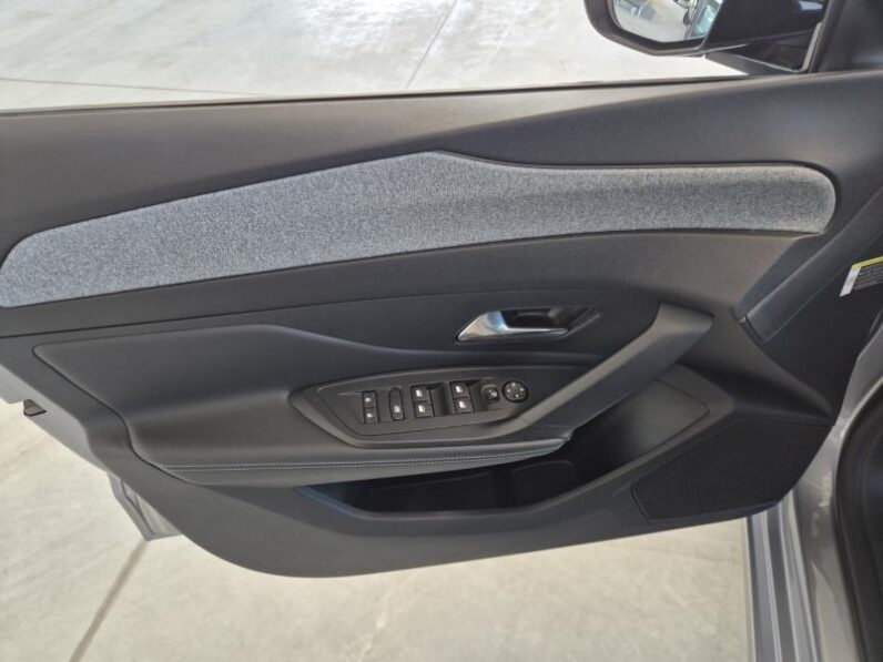 
								Peugeot 308 ALLURE full									