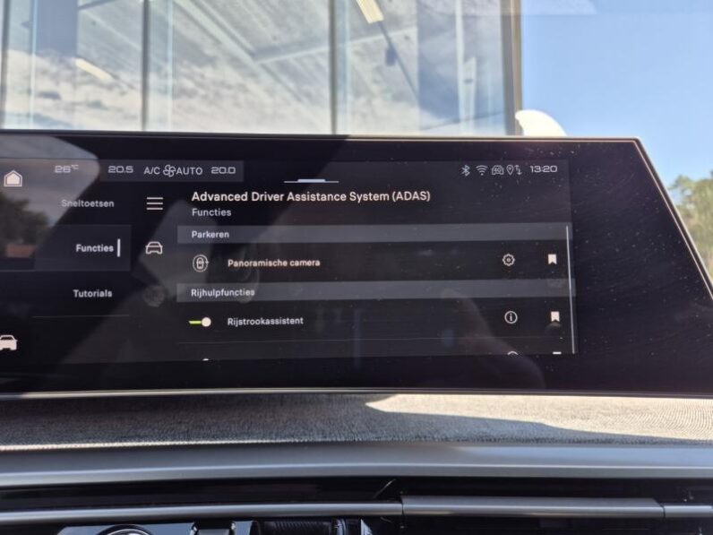 
								Peugeot 3008 GT full									
