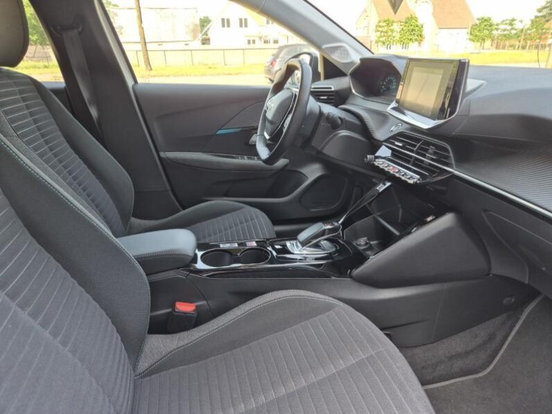 
								Peugeot 208 STYLE full									