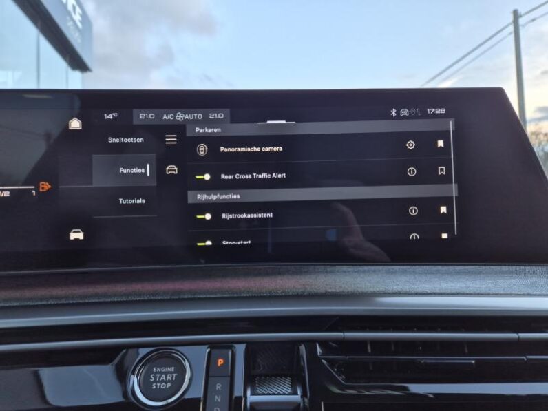 
								Peugeot 3008 GT full									