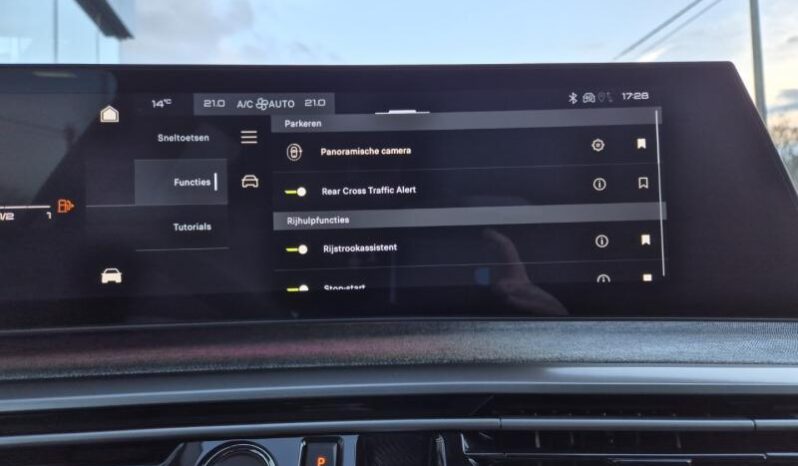 
								Peugeot 3008 GT full									