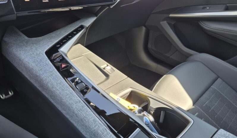 
								Peugeot 3008 GT full									