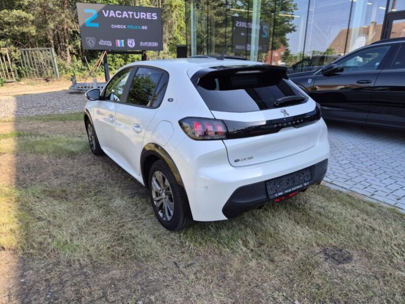 
								Peugeot 208 STYLE full									