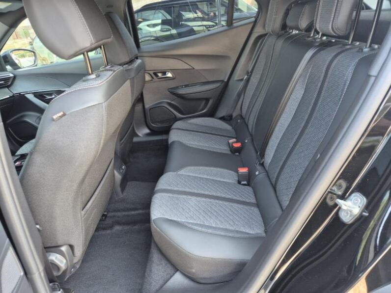 
								Peugeot 2008 ALLURE full									
