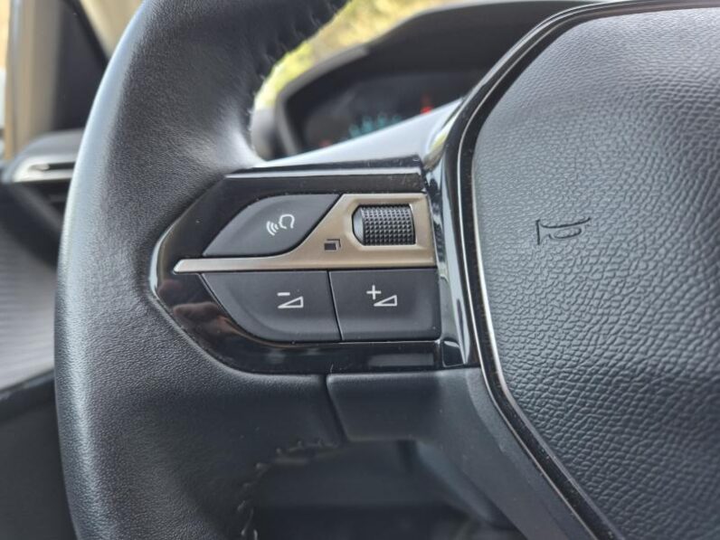 
								Peugeot 208 STYLE full									